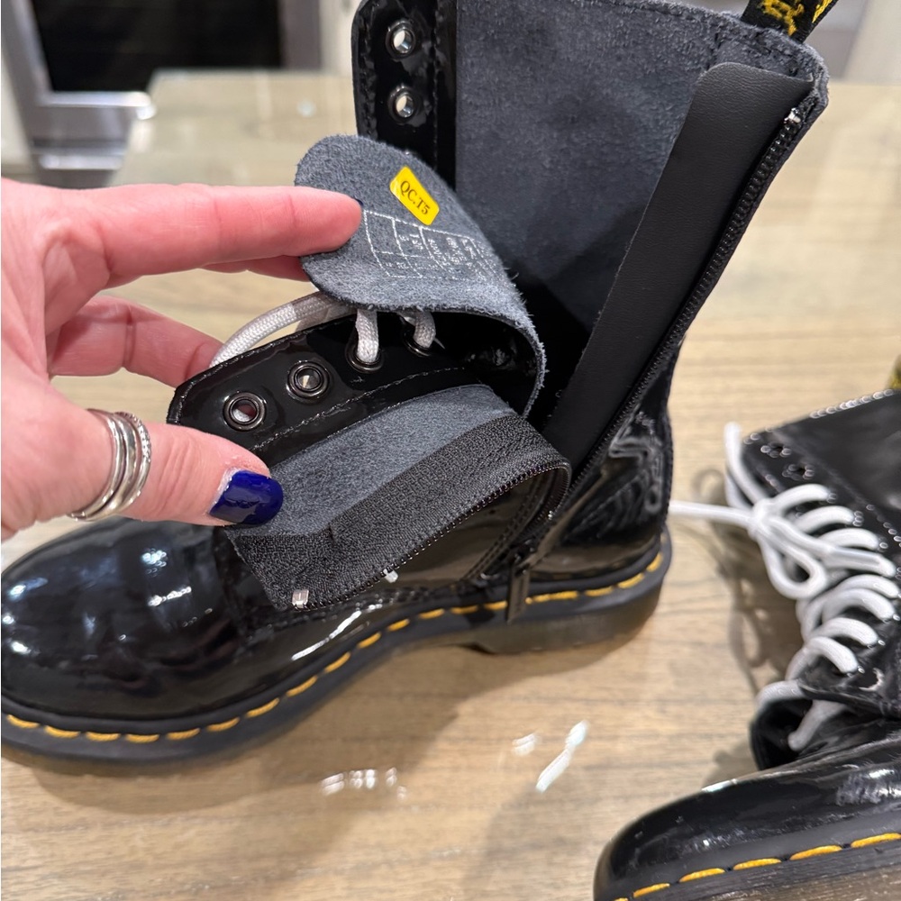 Dr. Martens (Woman’s ) - Picture 3 of 8